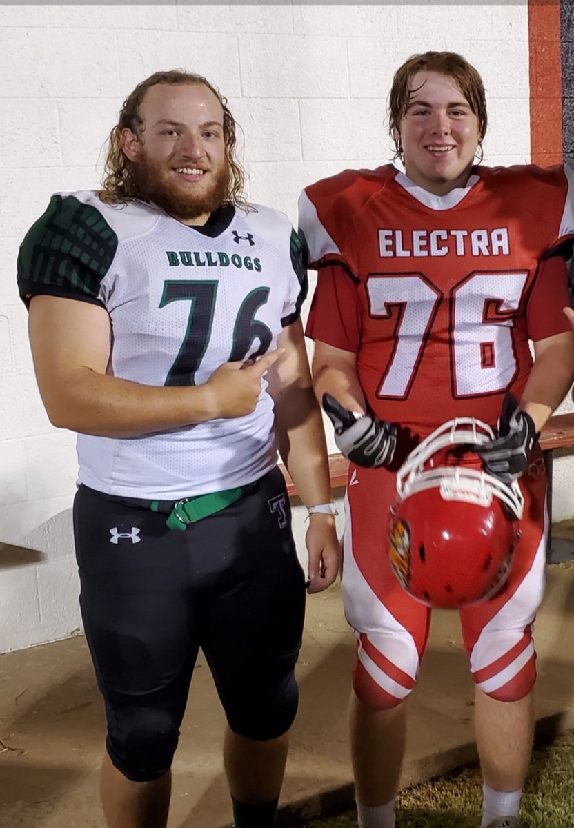 Drove to Electra tonight for Senior Night for my "adopted" son!🏈 There's something about the #76! I love these boys more than they will ever know!😊 Congrats on the win tonight Canyon! We love you!❤