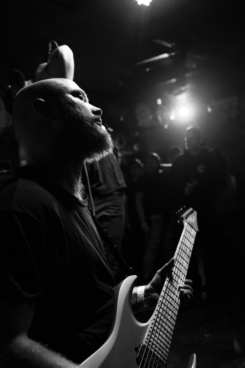_asleepnow's tweet photo. Took some photos of #diefortheguild at the Bearden Brickyard. #sony #a7riii #PhotoOfTheDay #livemusic #deathcore #sonyshooter #blackandwhitephotography #sigma #24mm70mm https://t.co/s40RyEeGwB