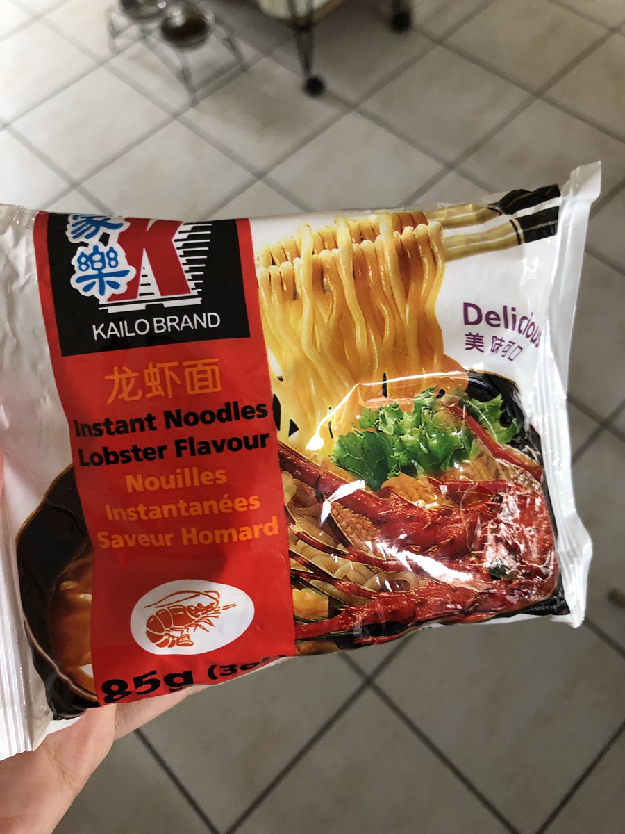 monoxide_m's tweet photo. во Франции есть роллтон со вкусом омара. Мое нищебродство только что перешло на новый уровень комфорта. 

 #заметкиизфранции #багетисыр #гастрономическиеэксперименты https://t.co/Ntnt15z5vC