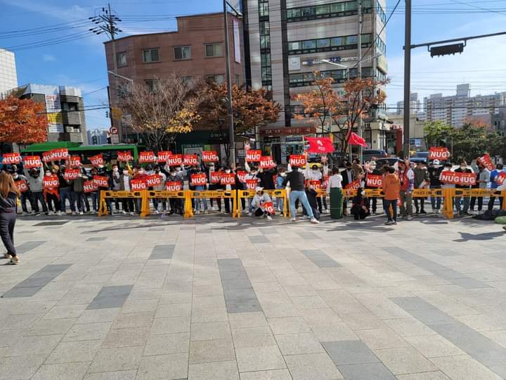 AnaSaung's tweet photo. Burmese &amp; Korean activists held a protest against the military coup in front of Burmese military embassy in South Korea on November 7.

LEGALIZATION OF NUG
#Nov7Coup
#WhatsHappeningInMyanmar https://t.co/oo5Ia7RfOa
