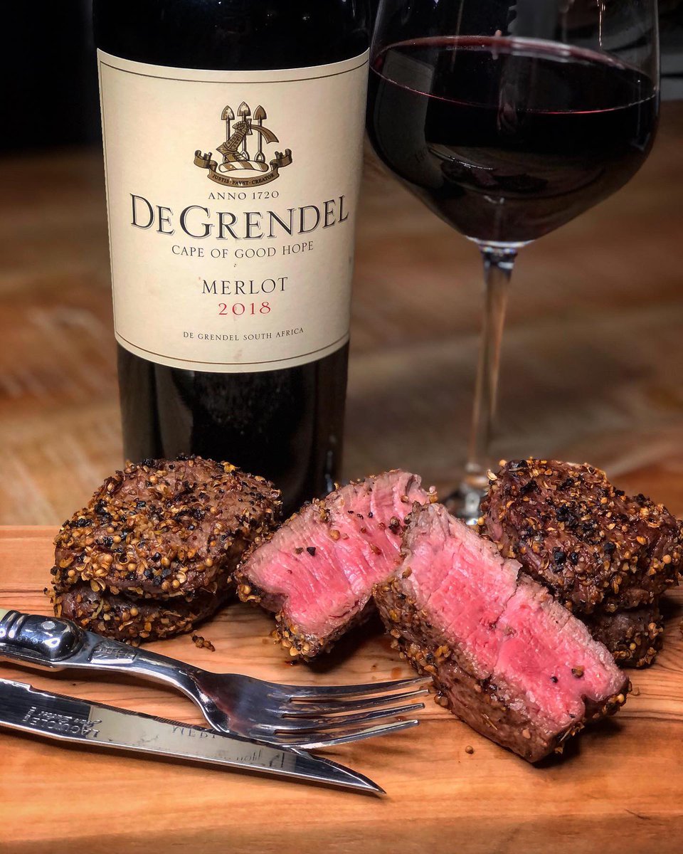 Meat_Ranger's tweet photo. #MeatRanger - Happy #internationalmerlotday2021 Paired this Grass-fed Fillet, done over open flames, with my favourite merlot from @degrendelwines🔥🍷🔥🍷🔥 #merlot #supportlocalwine🇿🇦 #foodblogger #braaiblogger #drinksouthafricanwines #filletsteak https://t.co/cXL6zEtcKb