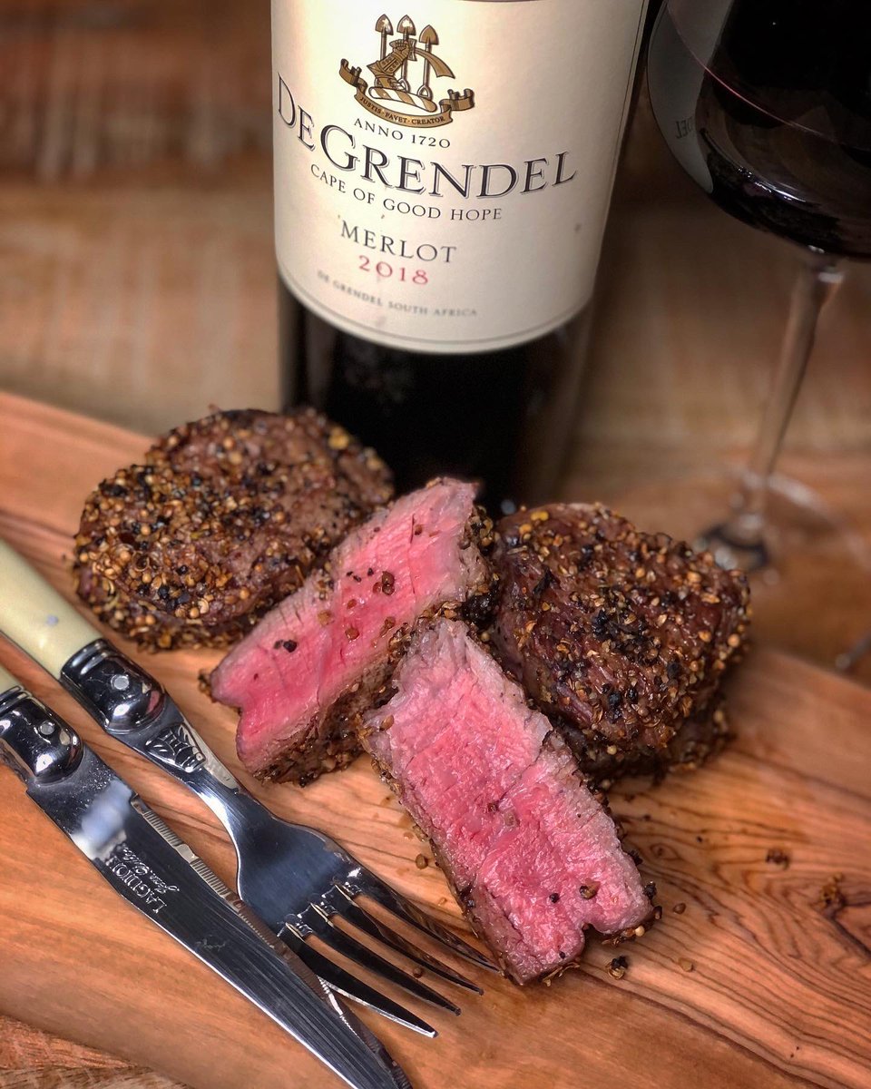 Meat_Ranger's tweet photo. #MeatRanger - Happy #internationalmerlotday2021 Paired this Grass-fed Fillet, done over open flames, with my favourite merlot from @degrendelwines🔥🍷🔥🍷🔥 #merlot #supportlocalwine🇿🇦 #foodblogger #braaiblogger #drinksouthafricanwines #filletsteak https://t.co/cXL6zEtcKb