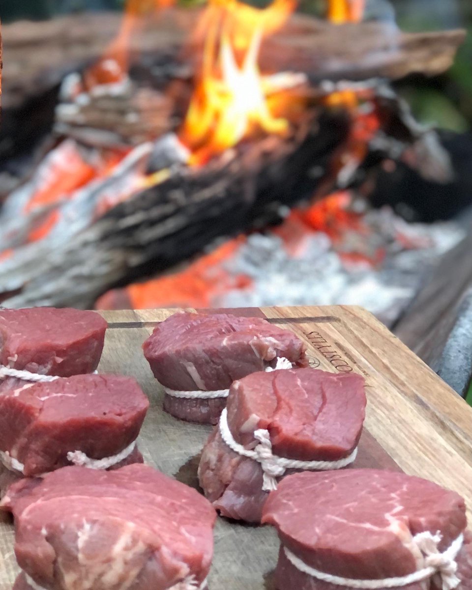 Meat_Ranger's tweet photo. #MeatRanger - Happy #internationalmerlotday2021 Paired this Grass-fed Fillet, done over open flames, with my favourite merlot from @degrendelwines🔥🍷🔥🍷🔥 #merlot #supportlocalwine🇿🇦 #foodblogger #braaiblogger #drinksouthafricanwines #filletsteak https://t.co/cXL6zEtcKb