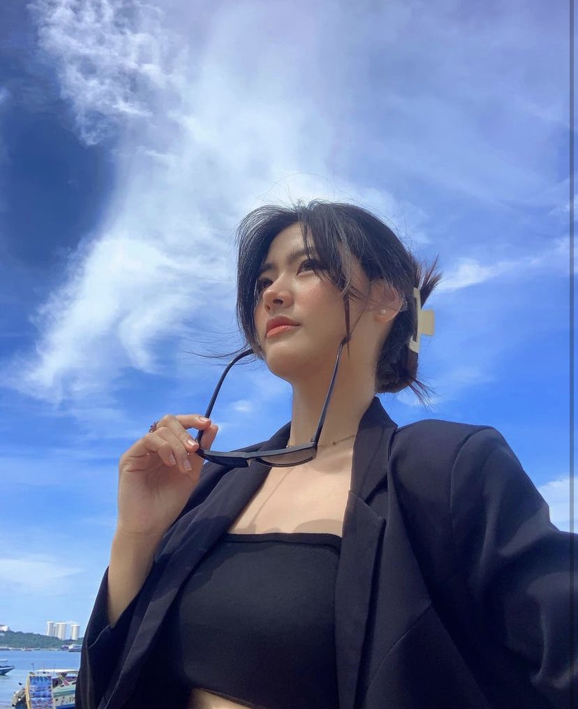 iimmxmld's tweet photo. ⌗ Day 6 : อวยจีจี้ในฉบับของตัวเอง ⸝⸝⸝
─ น่ารักก สวยย เก่ง ดีเลิศ ยอดเยี่ยมที่หนึ่งในใจ👻 จีจี้คนเก่ง ตั้งแต่วันที่เริ่มติดตามจนมาถึงวันนี้ เห็นได้ชัดเลยว่าจอจอสวยขึ้นมากๆเลยย คนสวยขาา🥺🤍🤏🏻
꒰ #7DaysWithGygee ꒱ ॰¨̮
𓂃 #GygeeBNK48 εїз https://t.co/0L1TNmPkfR