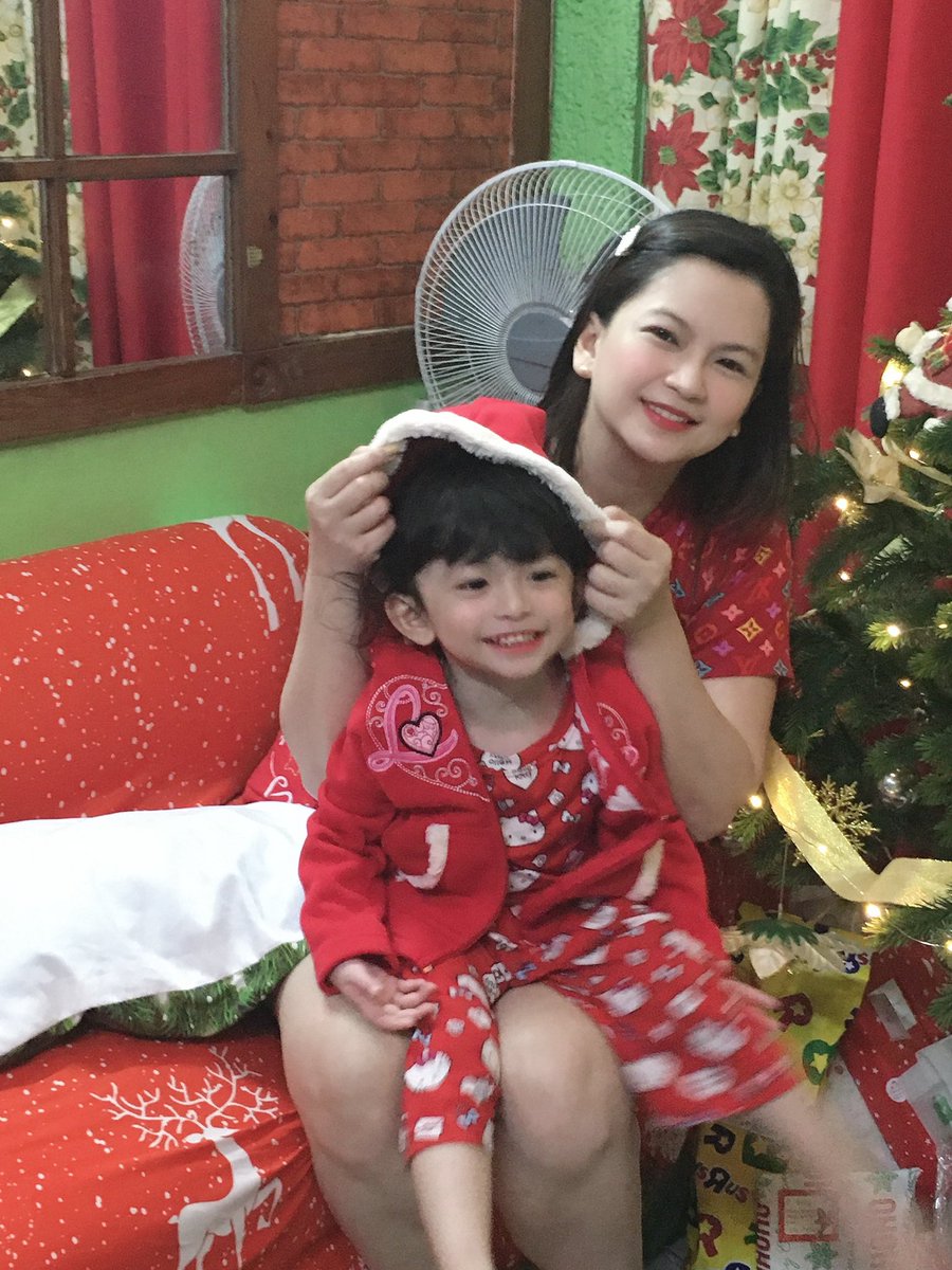 Aerleunam's tweet photo. Its Red Day ✌🏻❤️ Christmas Color 🥰 #UnitedForMarcosJr #BBMFORPRESIDENT2022 https://t.co/hklITHoYRt