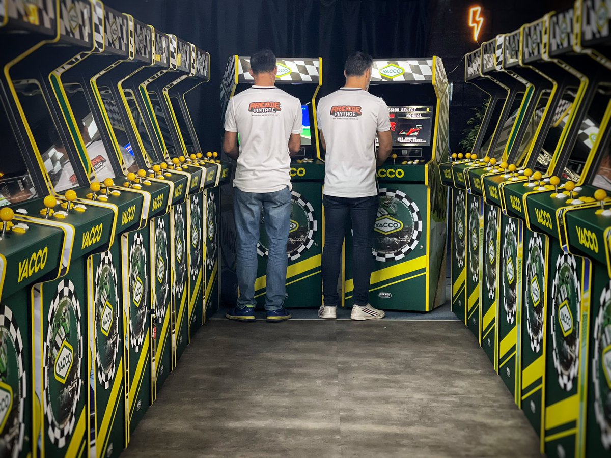 arcadevintagefr's tweet photo. Réalisation de plusieurs Borne d’arcade
sur le thème #yacco 🕹
#clientheureux ♥️
➡️ https://t.co/pFS2ey7wlO
#jeuxvideos #arcade #bornearcade #madeinFrance #RETROGAMING https://t.co/jjaZ2pbz1q