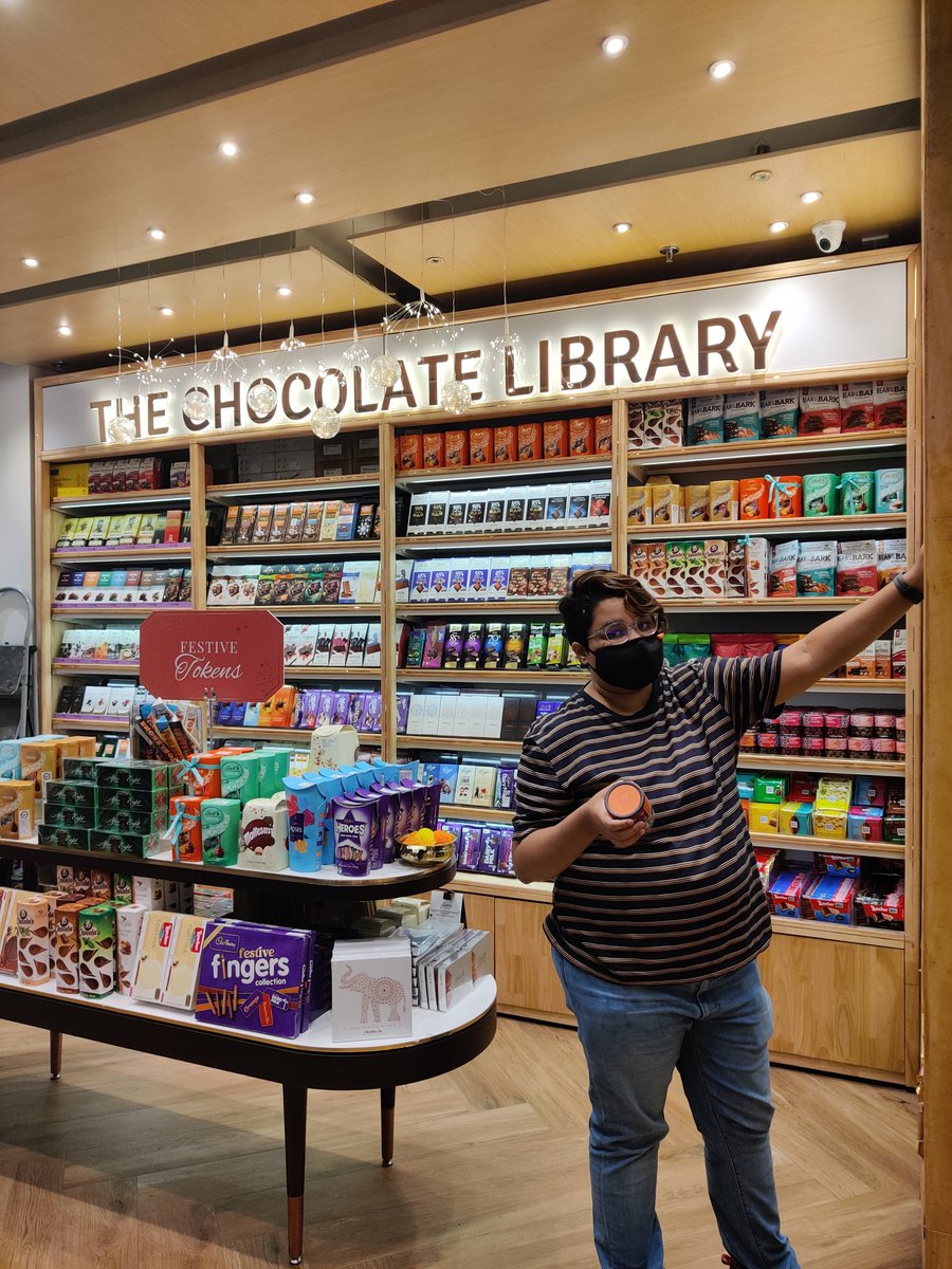 karmicanomaly's tweet photo. So glad I travelled to Bombay to meet @_kvaishali 
Spent some time talking about her impending book which promises to decimate one and all while accompanying in a new era of writing. 
Best though was meeting her on something that wasn't a Zoom call and talk IRL. https://t.co/pVewyDGLsC