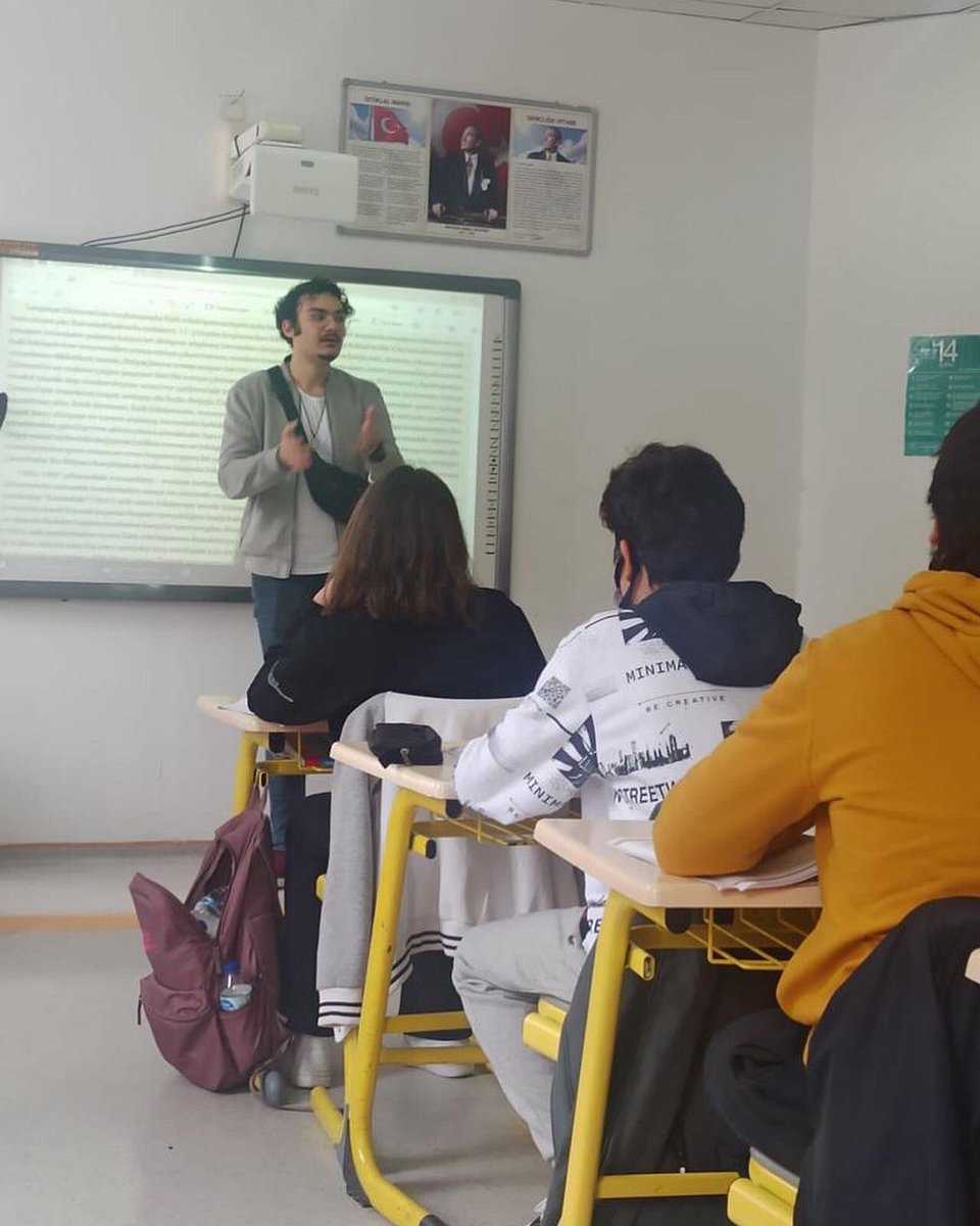 bahcesehirant's tweet photo. 2019-2020 mezun öğrencilerimizden Düsseldorf Üniversitesi Medya, Siyaset, Toplum bölümünü kazanan Kutay Çavdır okulumuzu ziyaret etti. Bu ziyaretinde öğrencilerimize yurt dışında eğitimin nasıl olduğunu, bu süreci nasıl geçirdiğini ve neler yaşadığını aktardı. https://t.co/uEkaQUugRX