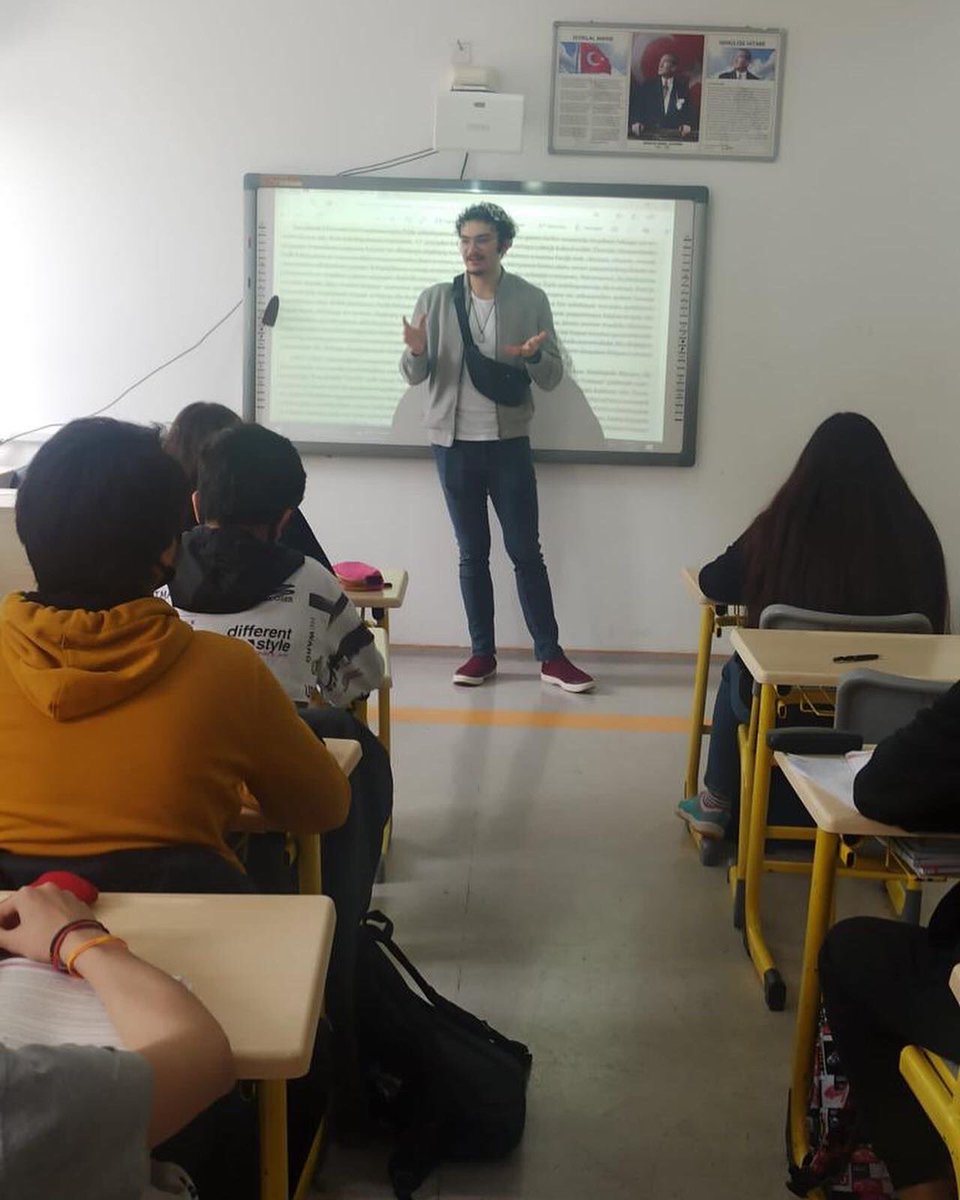 bahcesehirant's tweet photo. 2019-2020 mezun öğrencilerimizden Düsseldorf Üniversitesi Medya, Siyaset, Toplum bölümünü kazanan Kutay Çavdır okulumuzu ziyaret etti. Bu ziyaretinde öğrencilerimize yurt dışında eğitimin nasıl olduğunu, bu süreci nasıl geçirdiğini ve neler yaşadığını aktardı. https://t.co/uEkaQUugRX