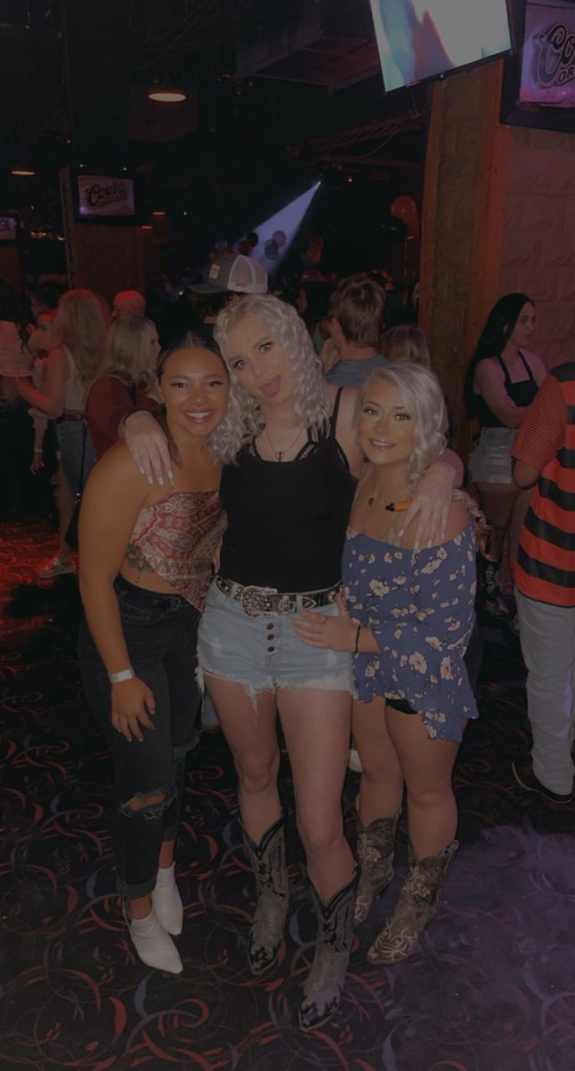 attaway7398's tweet photo. Thankful for our friendship our lives have been a rollercoaster this past year but I'm glad we had each other to turn to. Thank you for letting me love stink stink and for you loving Mae Mae. You're an amazing mom and an amazing friend. I love you❤️ https://t.co/Kx4mwuGYNX