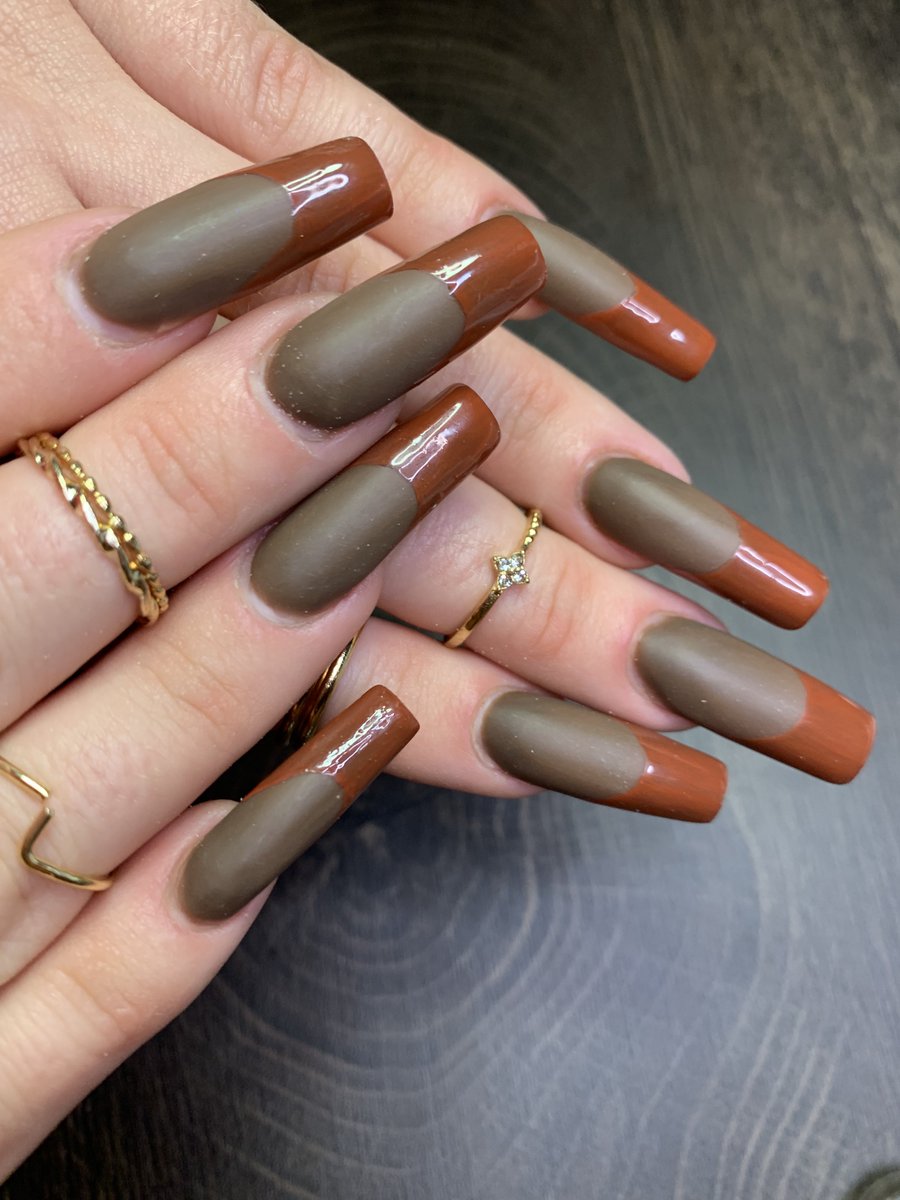 NoogaNailz's tweet photo. Hand dipped chocolates 🍫 😋 I mixed the French tip polish color custom for these. Chocolatier or nail tech?
#chattanooga #nailart #valentinobeautypure #chattanooganails #ombrenails #encapsulatednails #blingnails https://t.co/9x4CmSIsBr