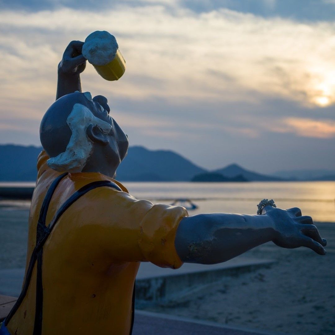 OffbeatJapan's tweet photo. "Filled with mingled cream and amber, I will drain that glass again." - Edgar Allen Poe. This old man certainly chose what looks to be a pretty spectacular spot for sunsets 😎 https://t.co/xaQxqKACFs
