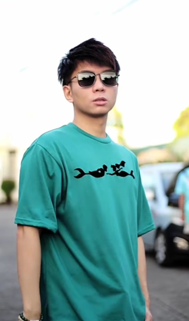 limersquadofc's tweet photo. Pogi yarn? Yes MERmen & MERmaids New #LiMerch Oversized shirts NOW AVAILABLE with 5 different colors to choose from. 🦄🦚🐖🐡
PM kuya's FB page (https://t.co/svQqWUm1BD) & get yours now. 😉
Free shipping within the Philippines for only 550 pesos! 😱
Mode of payment is via Gcash. https://t.co/mo768V5Ozg
