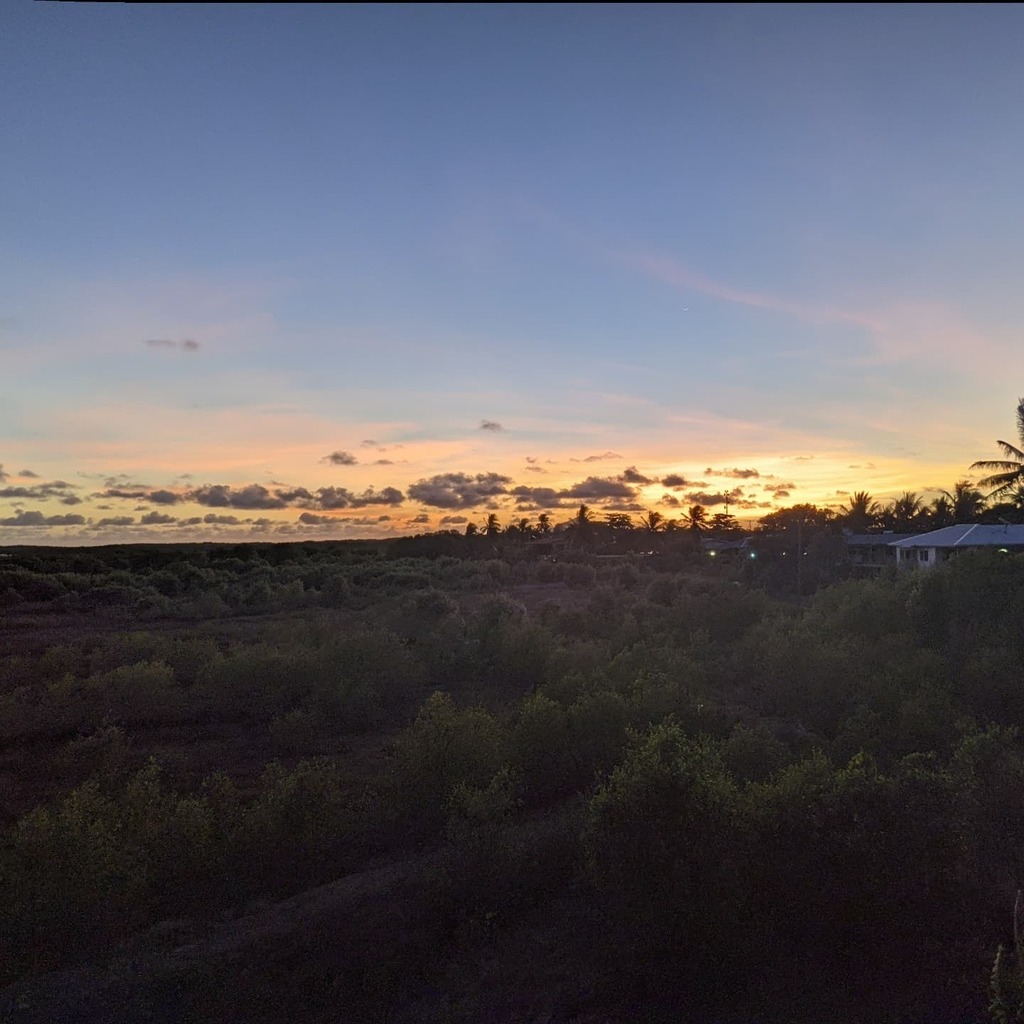 MrSrMike's tweet photo. Yeah, sunsets on Saibai aren't too bad... https://t.co/rvvwYD5eDT https://t.co/DqZBxnFz1V