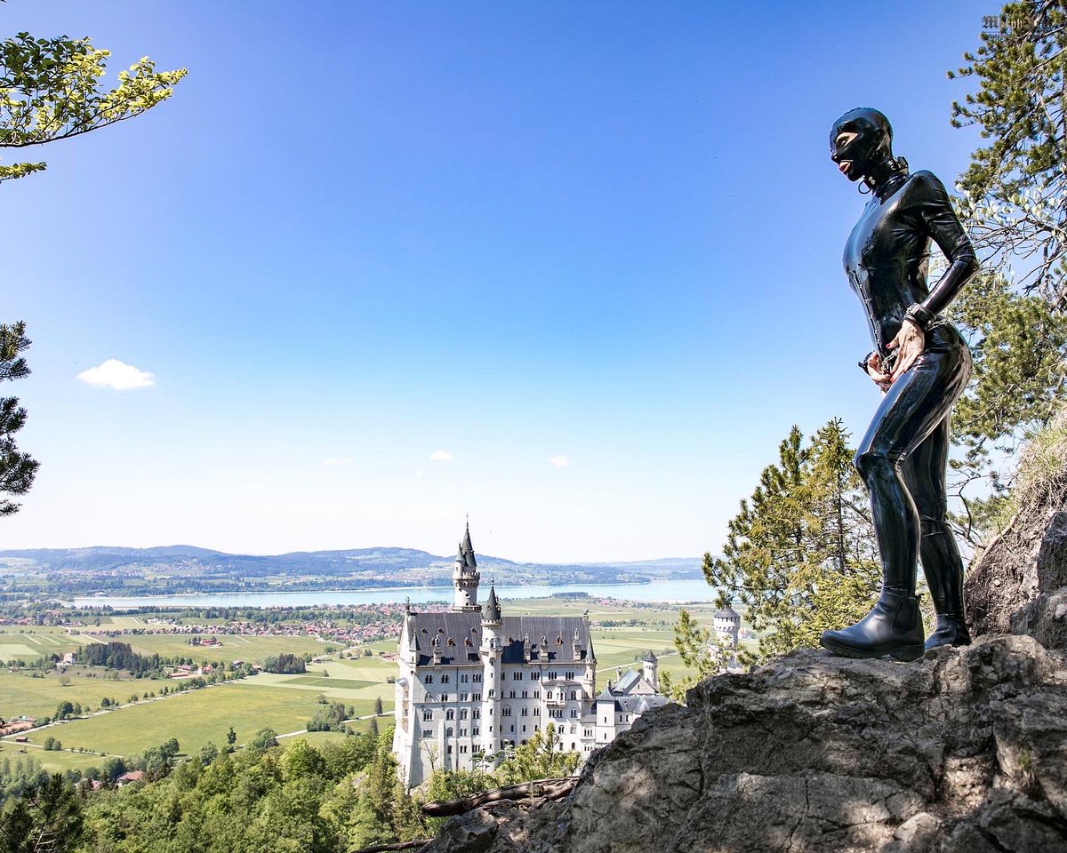 Why a castle for a princess when she shines so beautifully together with the sun?
#fairytail #latex #fetishart #latexart #rubberart #sunshine #soul #mind #princess #goddess #naturelover #peace #desire #salvation #pleasure #photomodel #altmodel #altphotography #femalemodel #castle