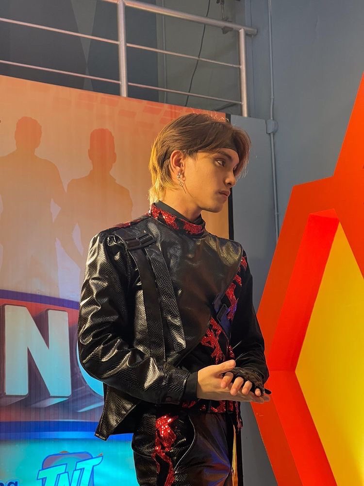 _familiano's tweet photo. Congratulations to one of the best person to ever walk the earth. You deserve everything you have and 𝕱𝖆𝖒𝖎𝖑𝖎𝖆𝖓𝖔 will always be thankful for your existence. Stay in love and stay humble my boi. Your brothers are proud of you. Grand P-Pop Star @_gozojosh 🥰🥀 https://t.co/BXsCydkk6S