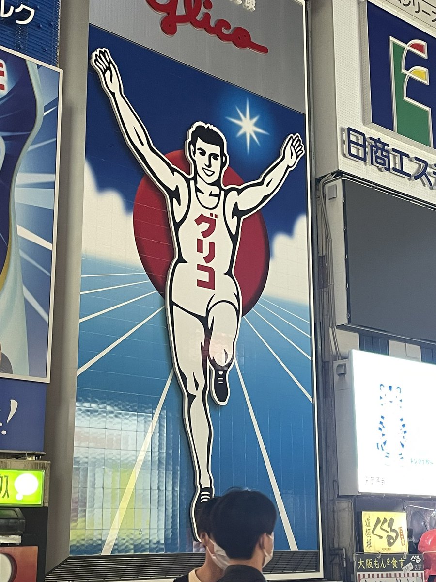 clanture_cl's tweet photo. 仕事で大阪に行ったので仕事終わりにロレックス3店舗まわりましたが、異常ありませんでした。ショーケースみるとこっちと同じ感じだったので全国どこでも同じような状況なのでしょうか。
お好み焼き、たこ焼き、てっちり、いか焼き、豚まん、串カツ色々食べました。
イルミネーションが綺麗でした。 https://t.co/0CAUgUyxCx
