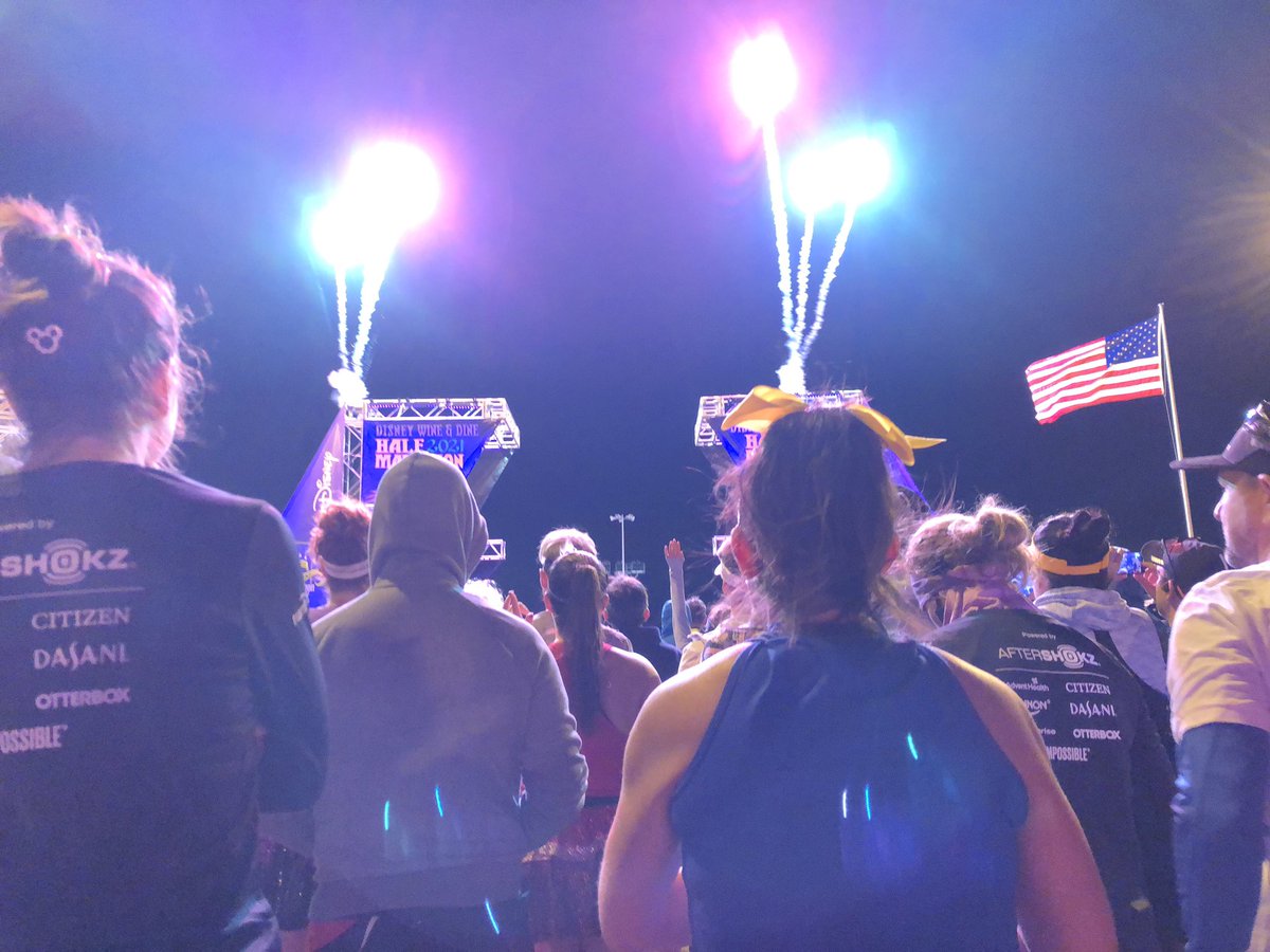 ScottFais's tweet photo. 13.1(ish) miles before dawn with @runDisney at the #DisneyWorld50 #WineAndDine Half Marathon! https://t.co/Aylaeg19GF