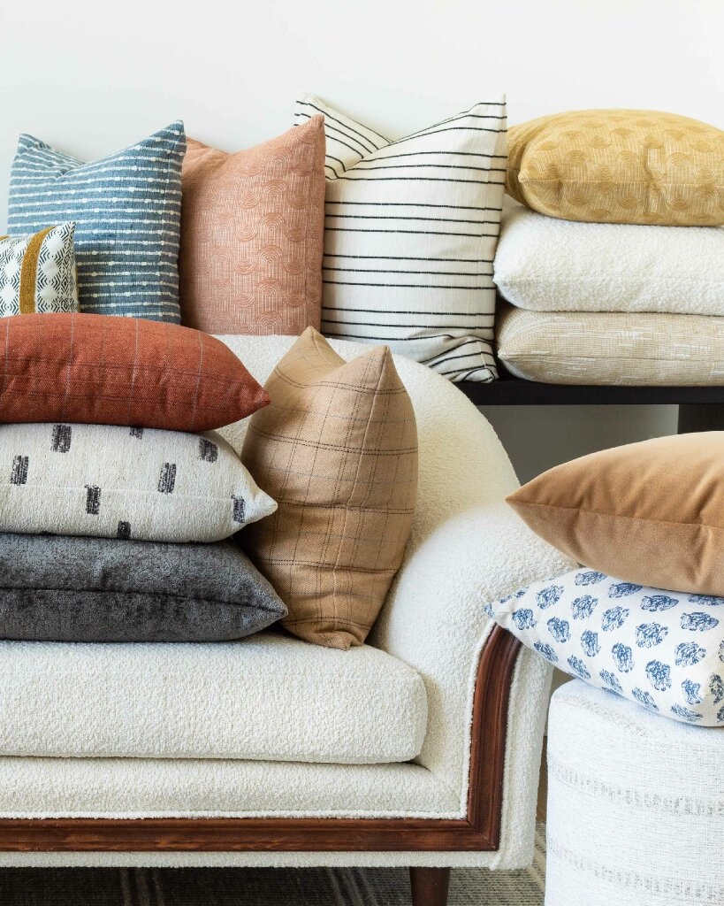 Throw pillows are basically stuffed animals for grown ups.  😂
CLICK TO JUMP IN ==> l8r.it/w0iS

 #pillowlove #mytonicliving #toniclivingpillows ⁠
#pocketofmyhome #interiorstyling #homestyling #homestaging