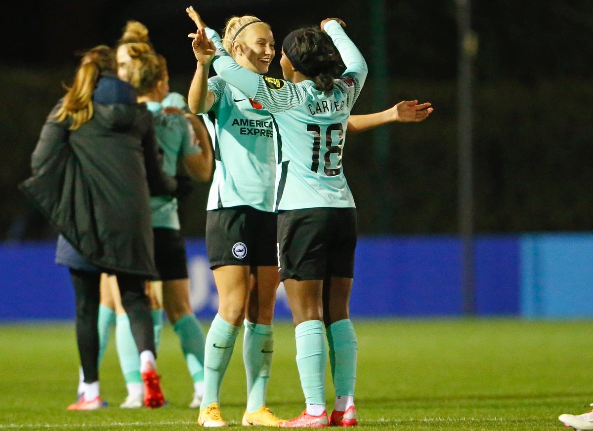 Last night! 🤩. Great shift again from the girls.. +3 and an assist on the road 💙