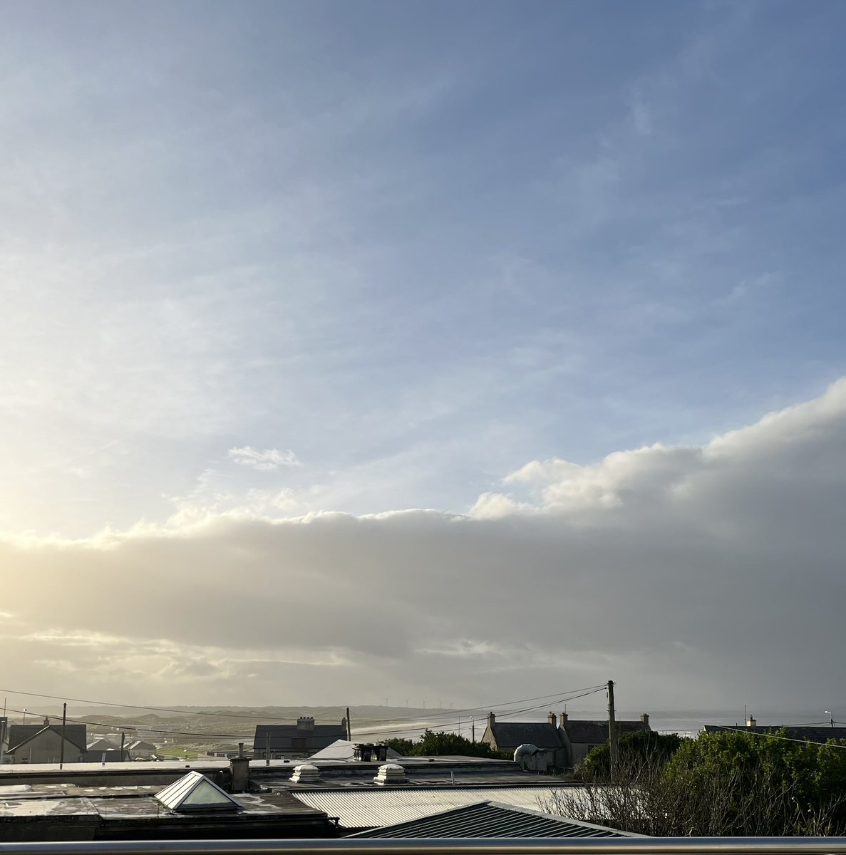 trisha460's tweet photo. Room with a view. Just about make out the sea but the sky is like a warm blanket on a cold day @sligotourism #Inniscrone #sundayvibes #Sligo https://t.co/4Oolmns4Q2