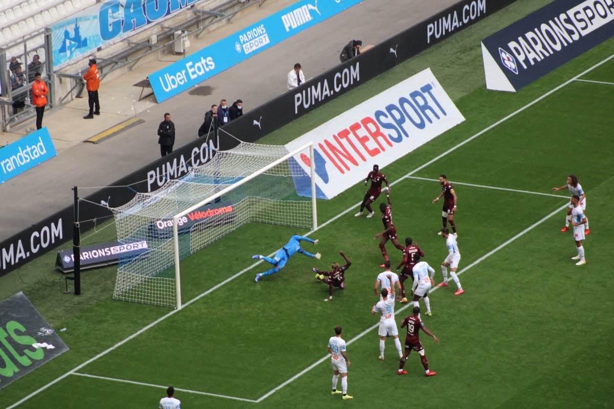 Enzobuonalana's tweet photo. #OMFCM L'arrêt magnifique de Steve Mandanda à la 22e minute #TeamOM https://t.co/9cMeIC6IP5