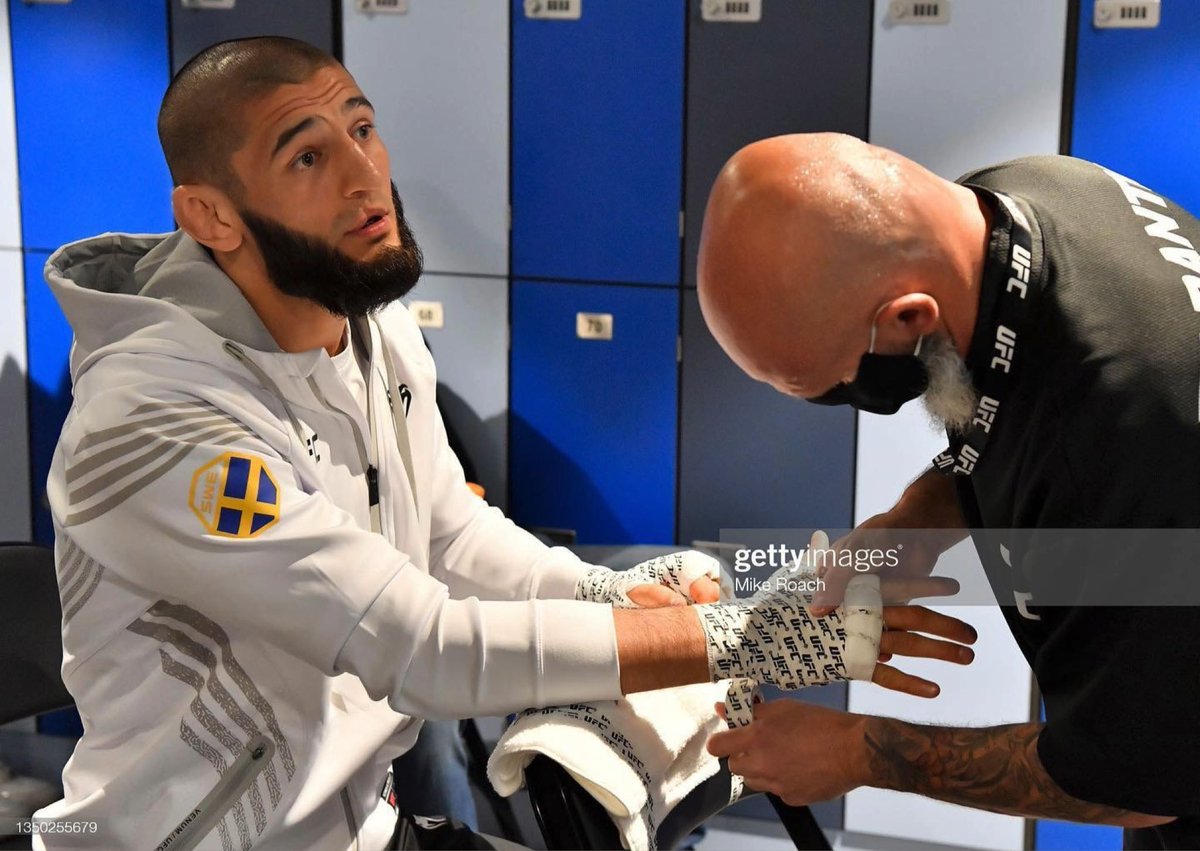 AngeloTarantini's tweet photo. @KChimaev 
#handwraps #smashing #cutman #ufc #ufc267 #inabudhabi #mma #thesardiniancutman #angelotarantini 
@ufc @ufceurope 
Credit #mikeroach 📷 https://t.co/z9RG3kfAgh