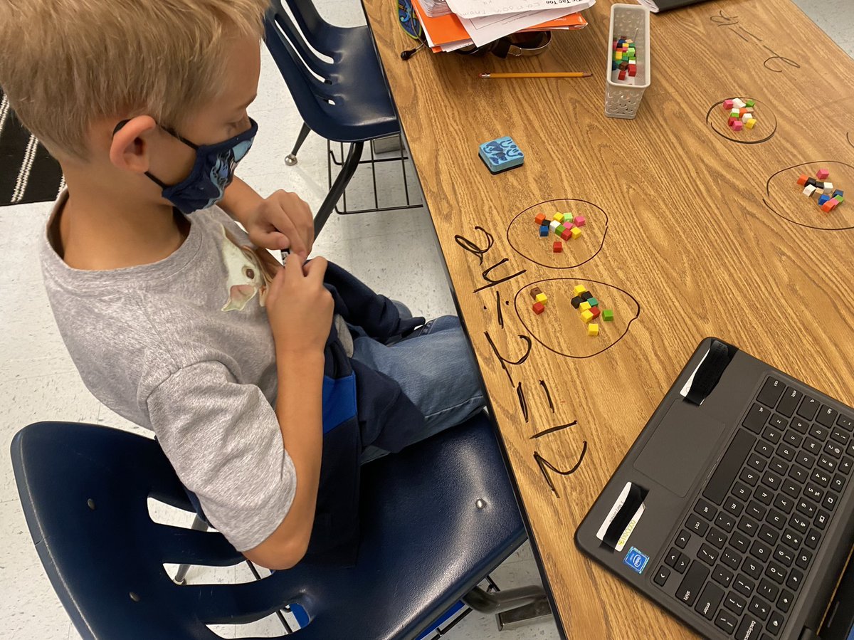 Ss building an understanding of division by representing/solving division equations through hands-on models. #iamwfisd 

<a href="/WFISDschools/">Wichita Falls ISD</a> 
<a href="/kellie_hare/">Kellie Hare</a> 
<a href="/haynes_nwa/">Haynes NWA</a>