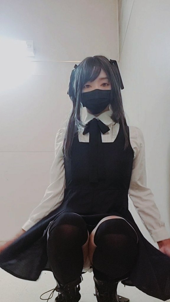 XxinoxX_ura's tweet photo. デパートの階��で自撮りする成人男性です。 https://t.co/k1eXBJNwde
