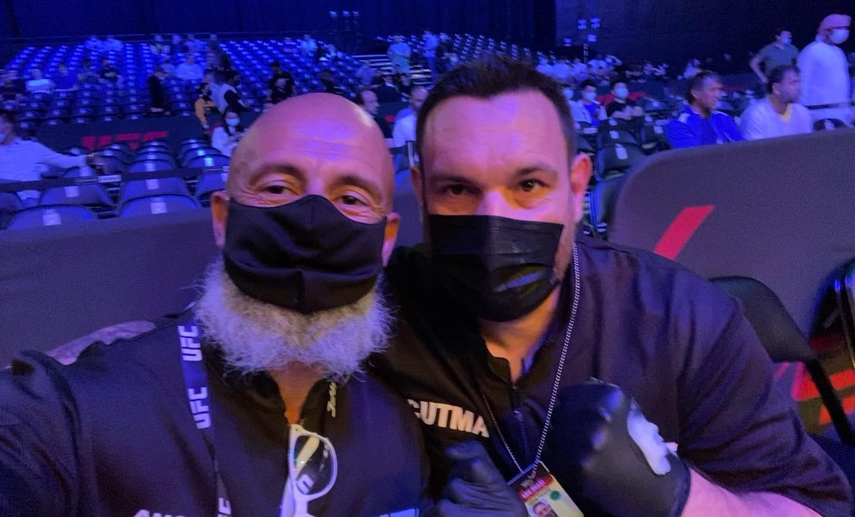 AngeloTarantini's tweet photo. #UFC267 Cutman Squad✂️ What a crew 👊🏻
@ufc @ufceurope 
#ufc #ufceurope #cutman #cutmanlife #thesardiniancutman #angelotarantini https://t.co/BvH6LSg7E0