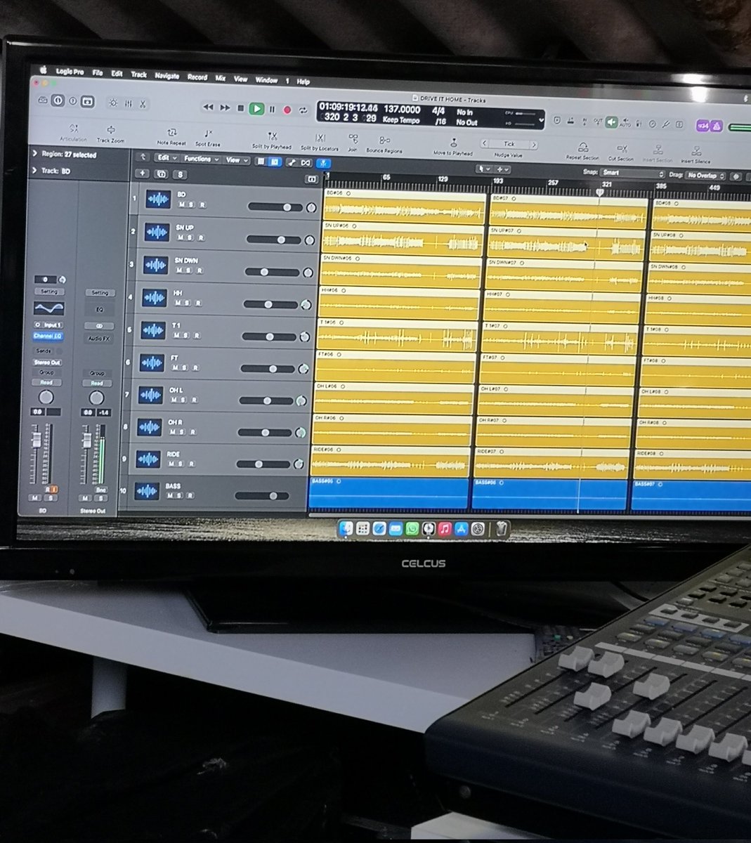 claysoldiersuk's tweet photo. 1st drum track layer completed! Good job Pablo!
#drumtrack #eprecording https://t.co/X2rtpCSlDq