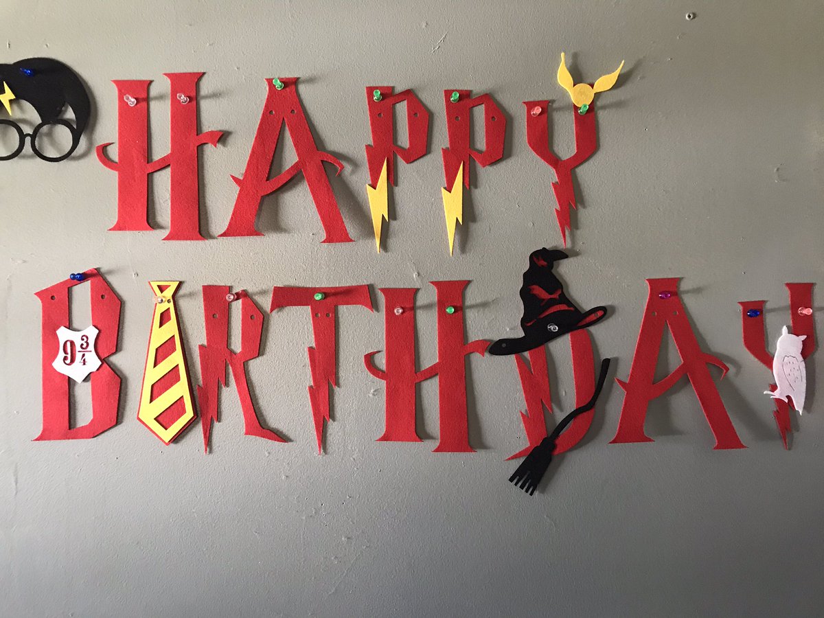 multifandomluvr's tweet image. It’s my birthday today! 🎉🥳🎂🎈🎊🎁 @MAURICELAMARCHE @yakkopinky @DeedeeMagnoHall @whammybah @ToryVagasy @ThomasSanders