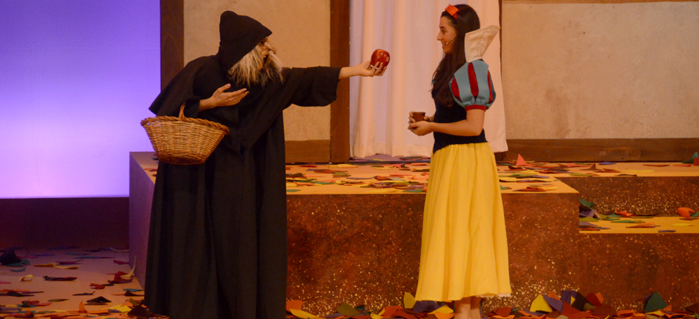 iSabadellcat's tweet photo. .@JFarandula revisita el clàssic 'La blancaneus' i el posa al dia en la seva nova versió, estrenada aquest dissabte amb una gran sensació de retrobament al teatre La Faràndula de #Sabadell.

https://t.co/FHpULQ7LOT https://t.co/I7pCzV3P1P