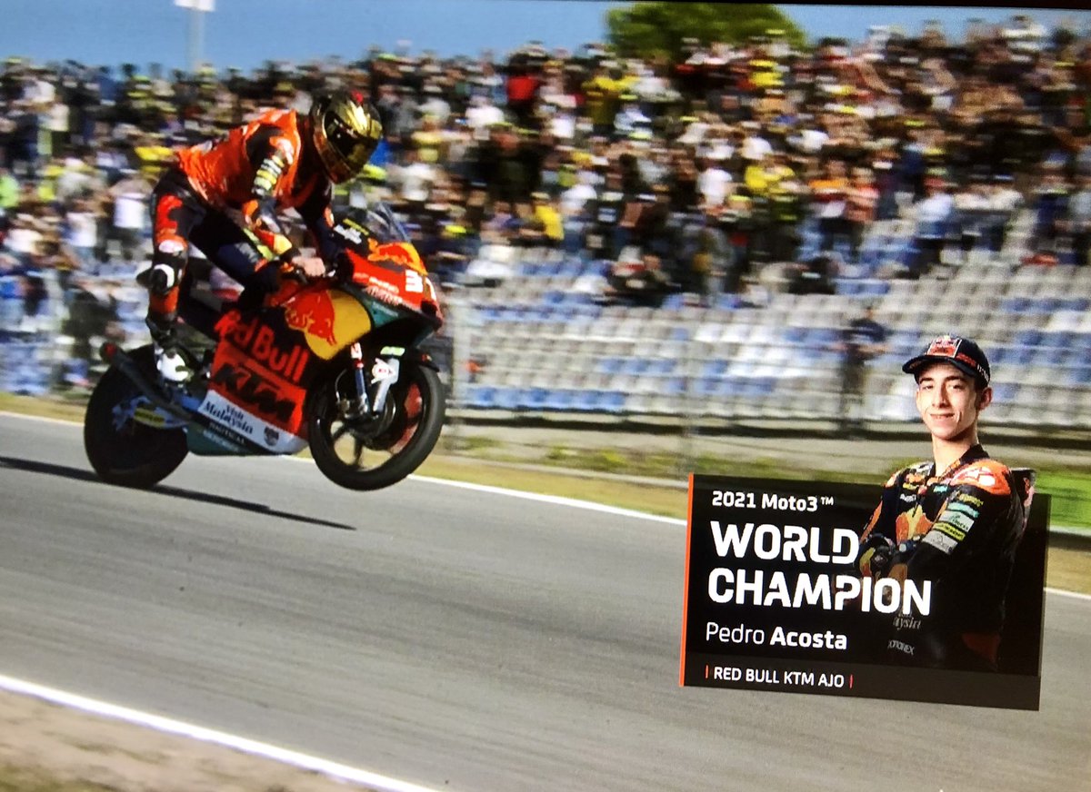 Campeón Mundial!!! <a href="/37_pedroacosta/">Pedro Acosta</a> Felicidades! Wat een grandioze coureur. Geschiedenis is geschreven. <a href="/Eurosport_NL/">Eurosport Nederland</a> #Moto3 #AlgarveGP