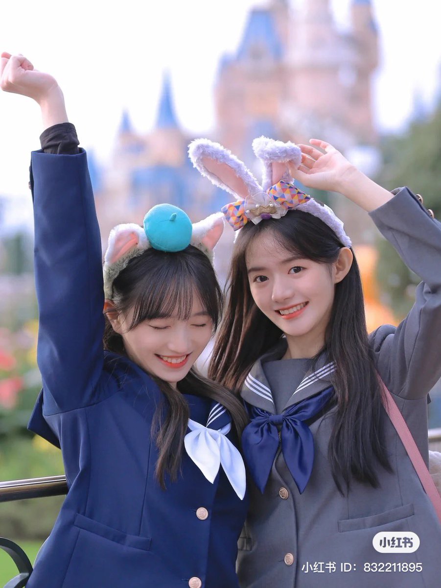 hiiarchive's tweet photo. 211101 ☆

jiang shan xhs update ♡

“迪士尼👭”

⤷ https://t.co/p1EdsTMzh4

(1/2)

#姜杉 #JIANGSHAN #SNH48 https://t.co/H8Cr0BDQWg
