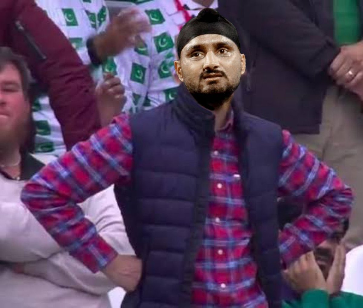 HuzziFactor's tweet photo. @harbhajan_singh Airport Par Taxi Lekar Ajana Apki Team India Ahri Hai 😂

@shoaib100mph 
#NZvAFG https://t.co/sqLIb9uiOI