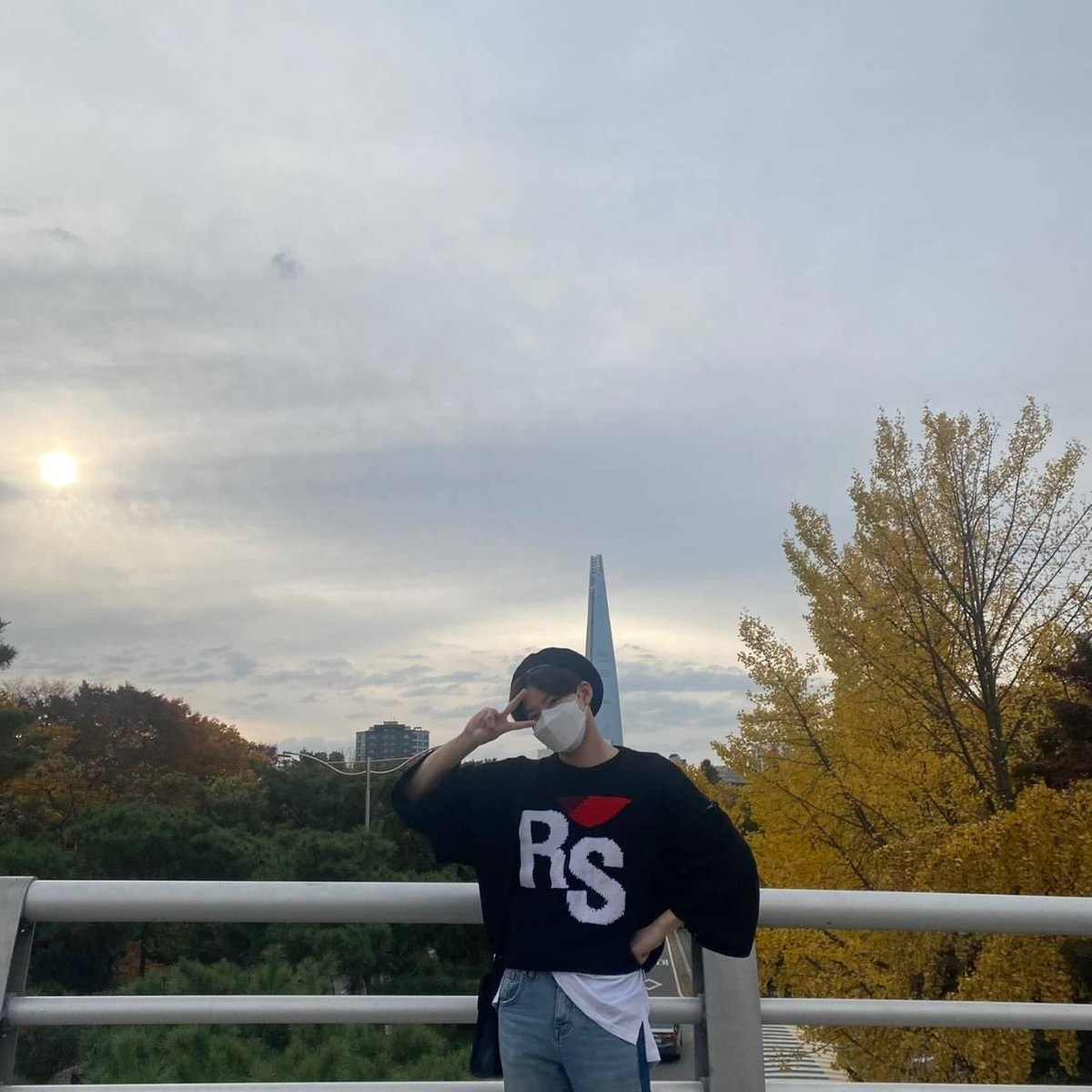 JKJSFEEDS's tweet photo. she likes spring, i prefer autumn https://t.co/PVLOJ8woPq