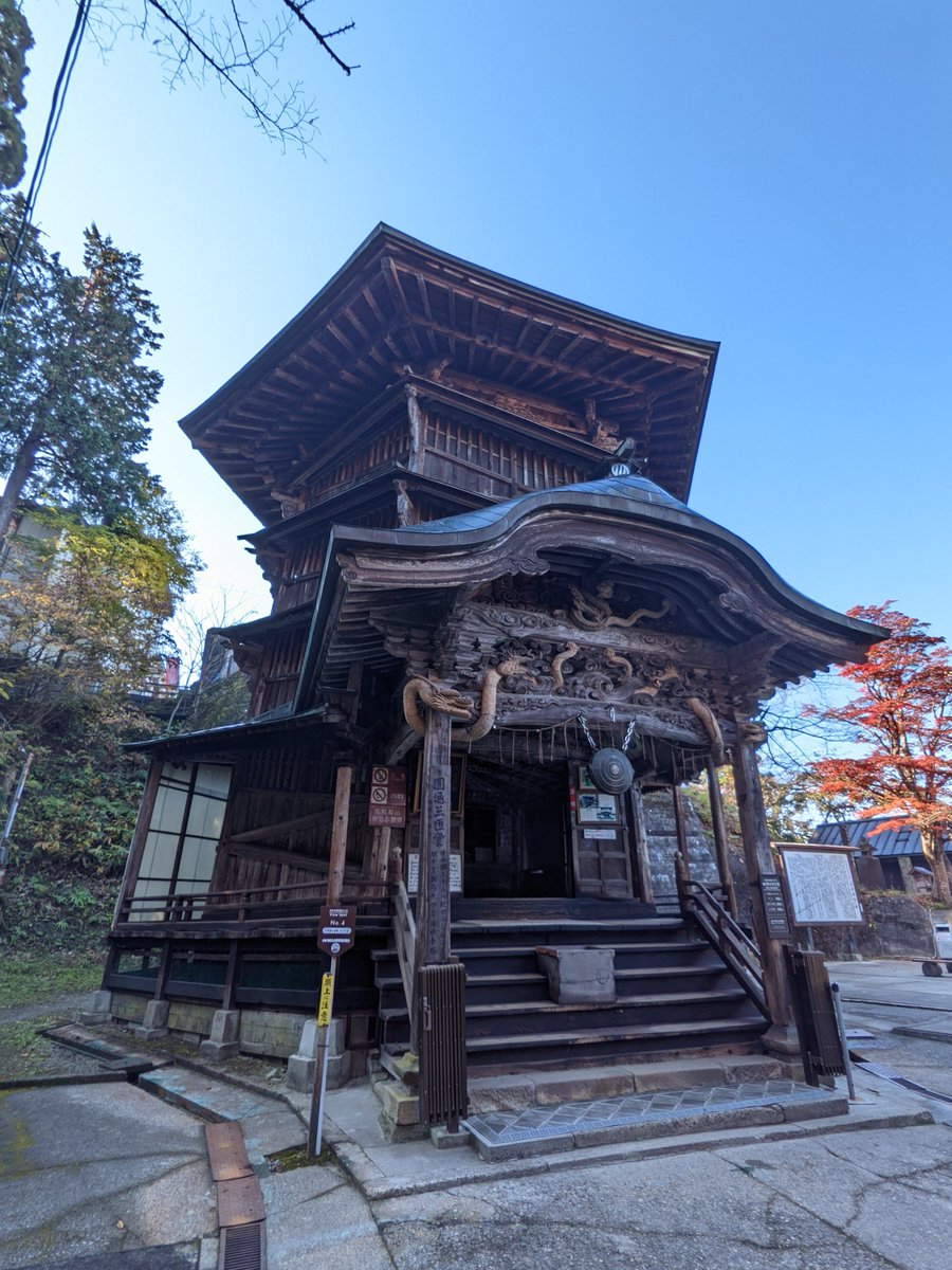 fuji_3DCG's tweet photo. 一部で誤解が生じてますが、本日は去年雨で流れた会津フォトグラ散歩を@honerideさんと@blocknoise26さんとしておりました！
色んな機材で遊べた、見れた、教えてもらった、いっぱい話した。３人で手分けして茶室スキャンに挑戦…
スキャン中の姿を客観的に見れてやっぱり怪しいと再確認💦 https://t.co/dwy3CeX5Rb