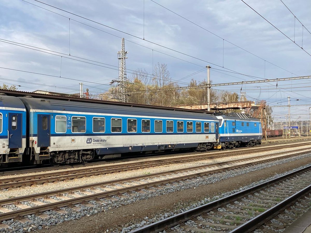 Vantju's tweet image. #bahnzeit &amp;amp; #weiterfahrt #teamBee #vantingovinacestach