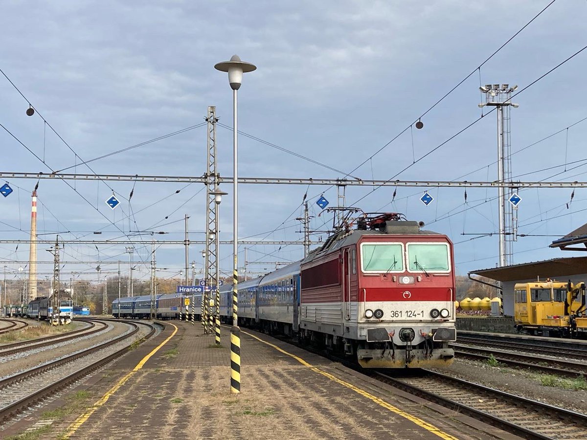 Vantju's tweet image. #bahnzeit &amp;amp; #weiterfahrt #teamBee #vantingovinacestach