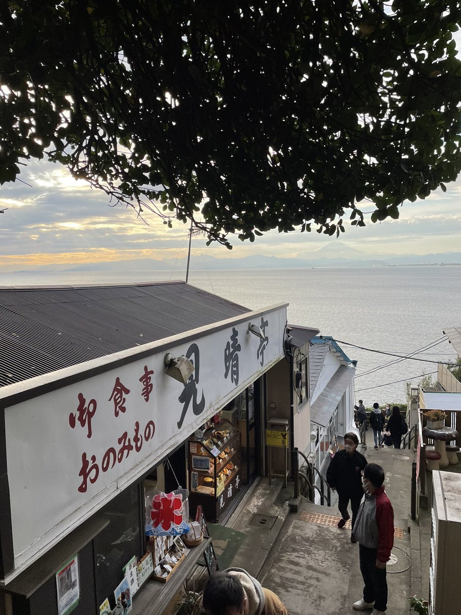 1718Sess's tweet photo. 江の島のライトアップだけは
心から綺麗と思う💡 https://t.co/ueKGqjytQ1
