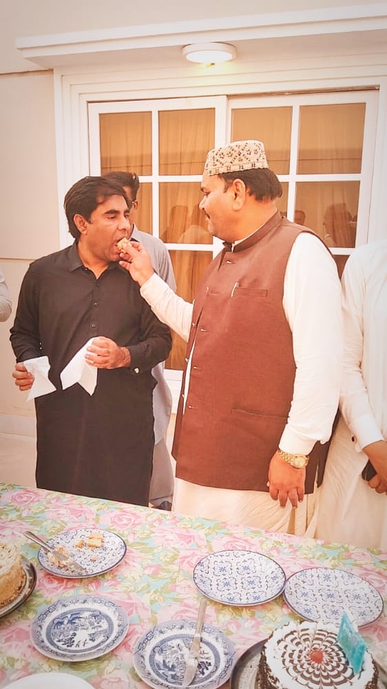 SaddamH76264314's tweet photo. مورو:
رئيس فيروز احمد خان جمالي (صدر PPP ضلع نوشھرو فيروز) طرفان قاضي رشيد احمد قريشي (چيئرمين مارڪيٽ ڪاميٽي ضلع نوشھرو فيروز) جي سالگرھ جو ڪيڪ اڄ فيروز جمالي ھائوس & پيپلز سيڪريٽريٽ مورو �� ڪاٽيو ويو.
Happy Birth Day ❤
Congratulations
@FerozeJamali
#PresidentPppDisst https://t.co/xClKeuBFhc