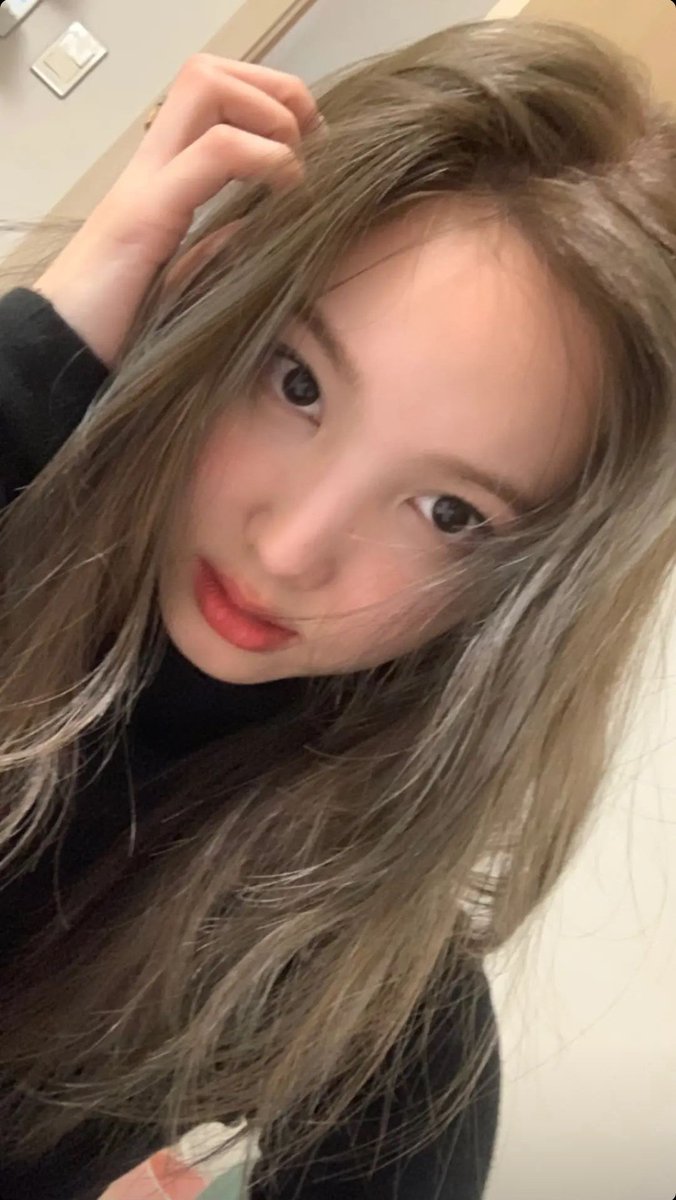 _yeonluh's tweet photo. mahiwaga pipiliin ka sa araw araw https://t.co/VN3Pg7DtaB
