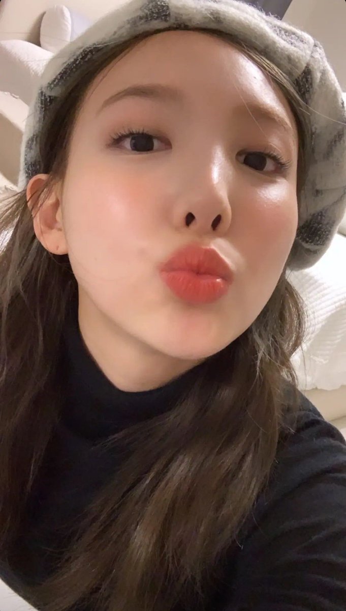 _yeonluh's tweet photo. mahiwaga pipiliin ka sa araw araw https://t.co/VN3Pg7DtaB