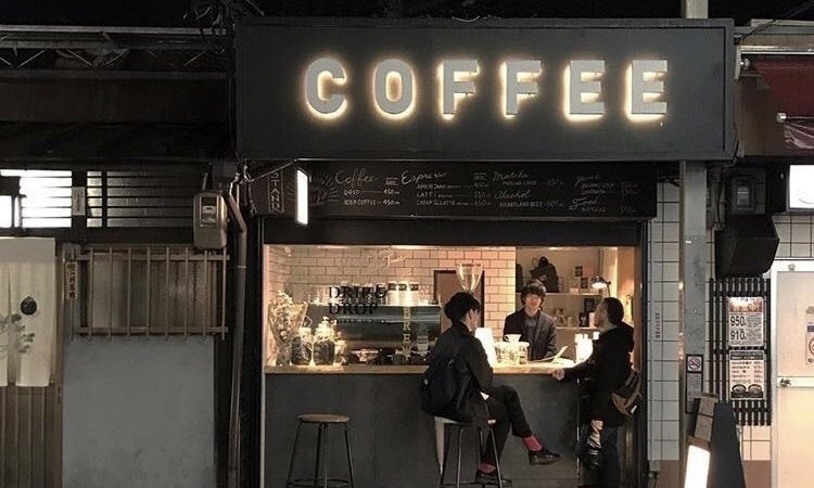 binibinini_nini's tweet photo. — a #chanbaek sns au where…

sa sobrang taranta ni baekhyun dahil sa dami ng orders sa opening ng coffee shop niya, imbes na “thank you, sir!” ay “i love you, sir!” ang nasabi niya sa customer niyang walang iba kundi ang pinakakinaiinisan niyang si park chanyeol https://t.co/O93gqI2r0t