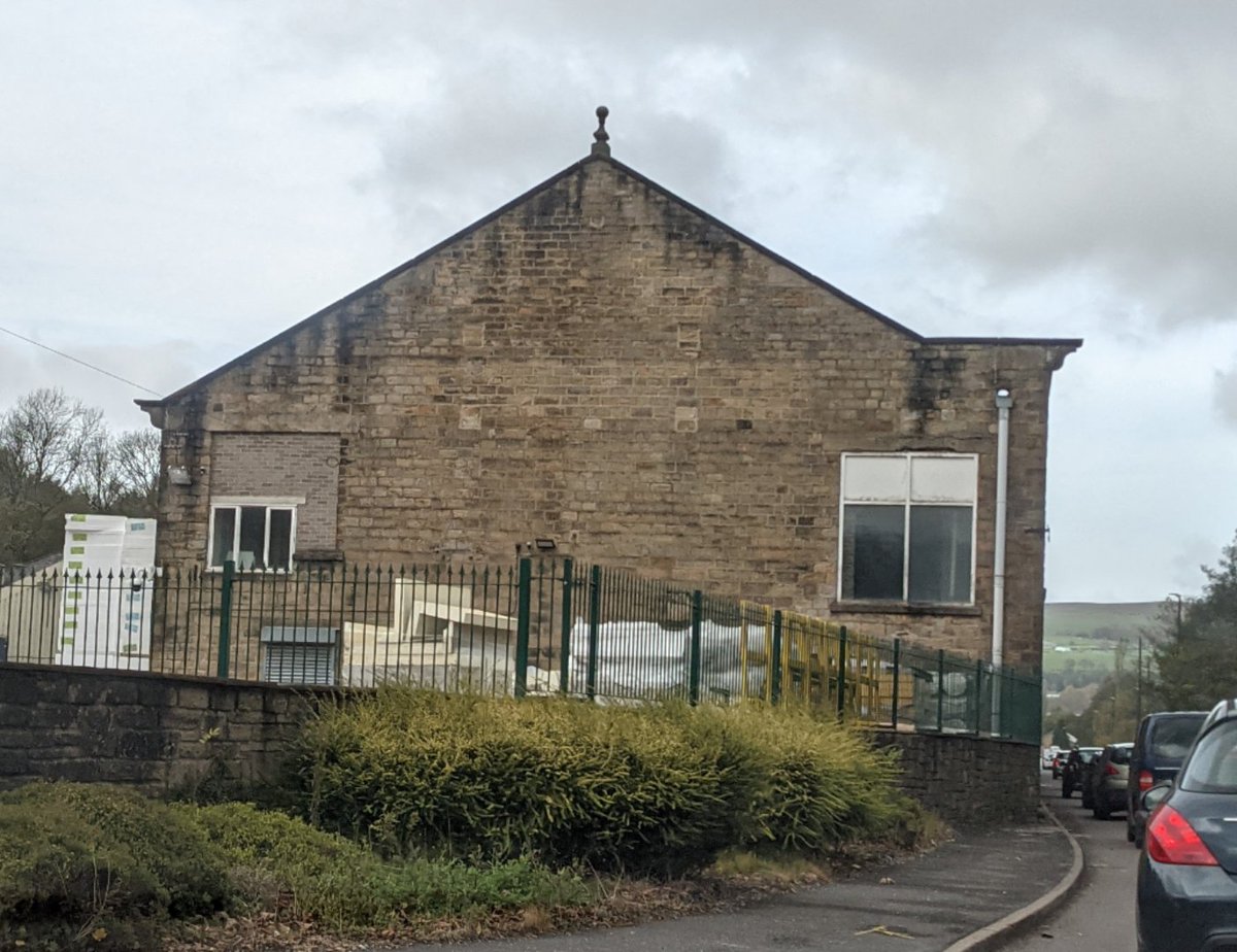 Hey <a href="/PlanningShit/">Shit Planning</a>  spot the difference in Hadfield, Derbyshire 😂😂😂