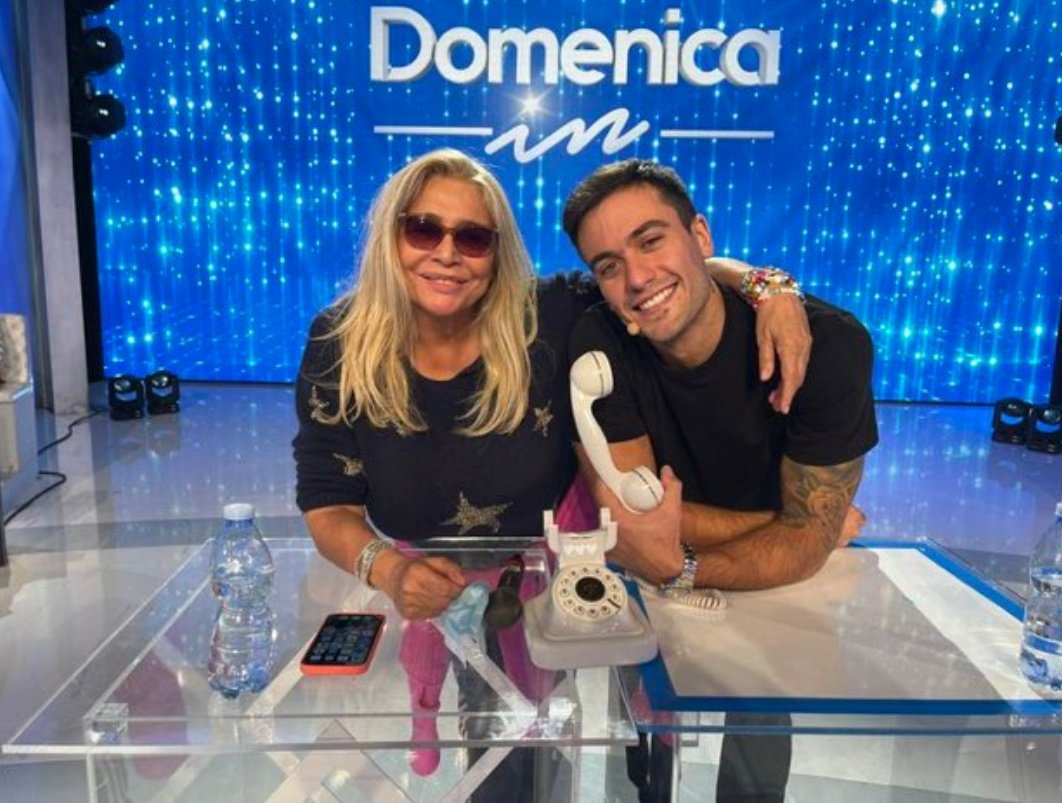 glorioepedra's tweet photo. Ci siamo...❤#prontochiparla #prelemi #domenicain https://t.co/vA49DuNxqA