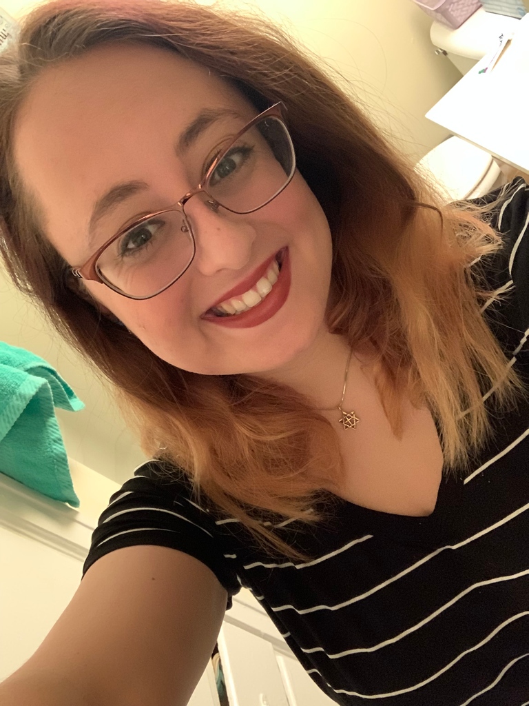 UDaytonMusic's tweet photo. Happy #musicmajorseniorsunday
Name: Sydney Hartman
Major: Music Therapy
Primary: Voice-Mezzo Soprano
Hometown: Baltimore, OH
.
Any advice to those in undergrad right now? 
“Ask questions, even if you feel like you're being annoying— it’s the only way you'll figure anything out!” https://t.co/0pLSaoLs0b