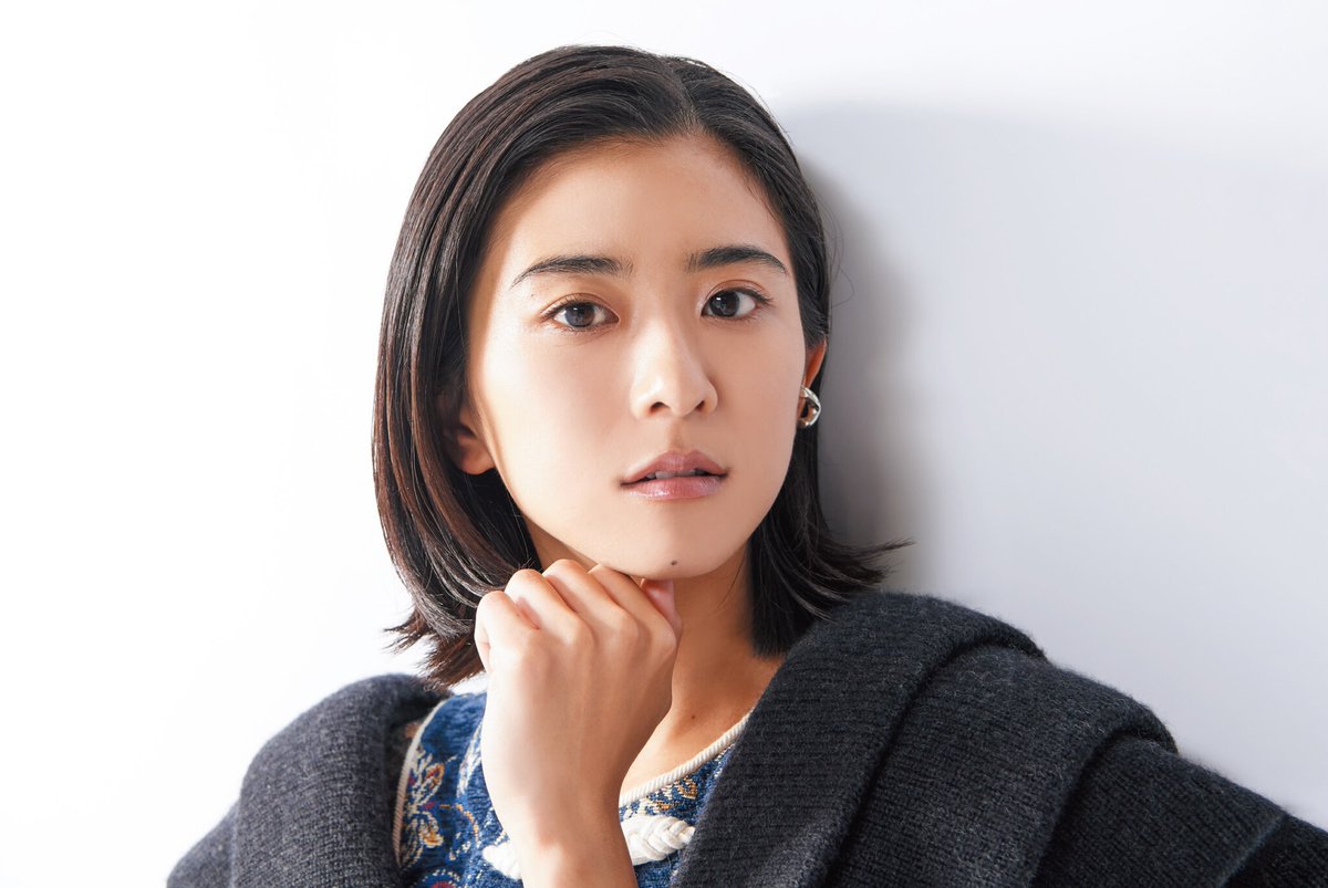 anan_web's tweet photo. 朝ドラヒロイン・黒島結菜「初めて行ったのが“しきじ”で…」 健康美の秘密 https://t.co/1BEhmLyuYR https://t.co/4jzbaI7qJa