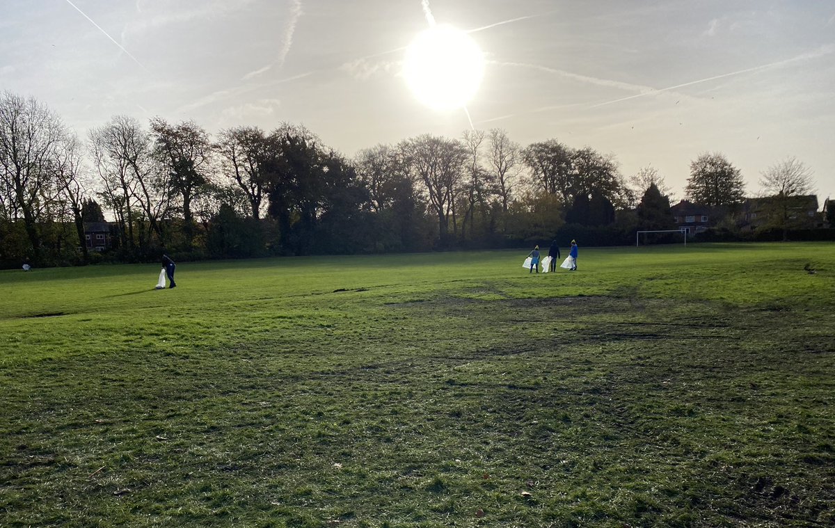 1st Wilmslow Cub Scouts (@1stwilmslowcubs) on Twitter photo The morning after the bonfire and the scouts spent a couple of hours litter picking <a href="/WilmslowRndTbl/">Wilmslow Round Table</a> #carnivalfield 🌞 The morning after the bonfire and the scouts spent a couple of hours litter picking <a href="/WilmslowRndTbl/">Wilmslow Round Table</a> #carnivalfield 🌞